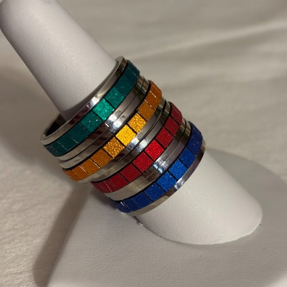 Beautiful set of 4 different Color Rings set in Silver Tone for any occasion - Picture 14 of 16